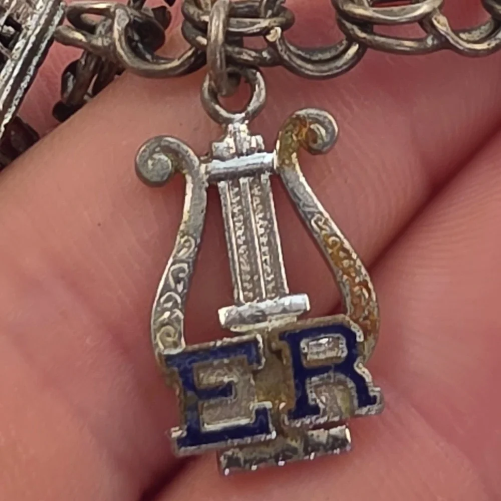 Vintage Sterling Silver Charm Bracelet 1965 Whos Who Schoolhouse Harp 24g